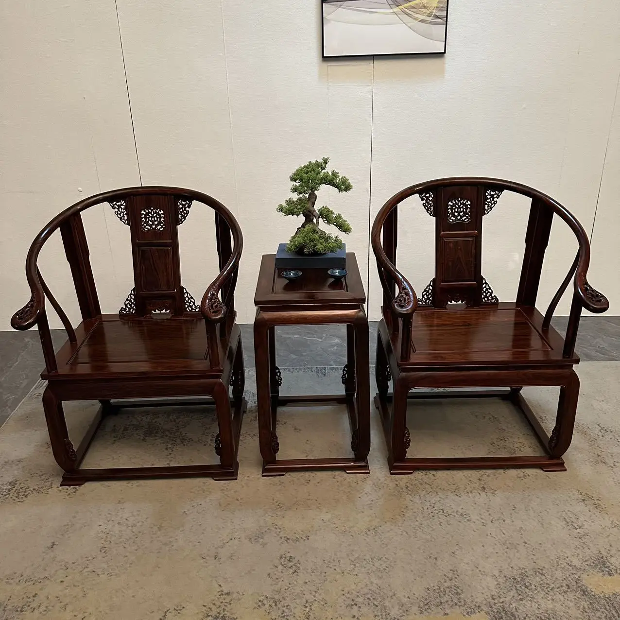 Kursi Istana Cendana Merah Landak Kombinasi Tiga Potong Kursi Rosewood Klasik Kasual
