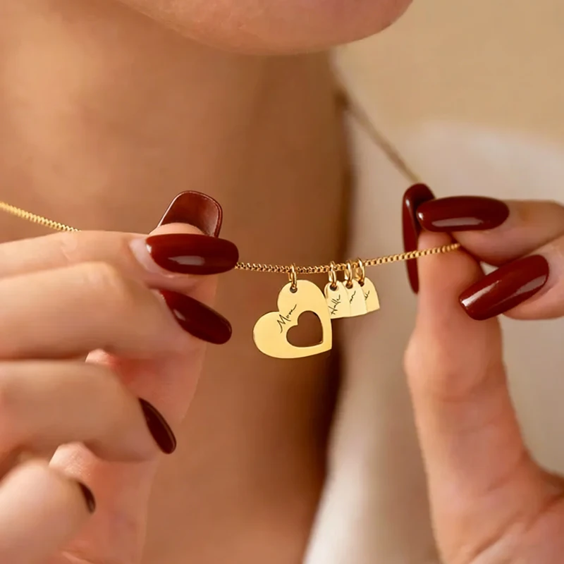 

Персонализированное гравированное ожерелье с несколькими сердечками и именами для женщин, мам, с именами нескольких детей, семейное украшение в подарок маме