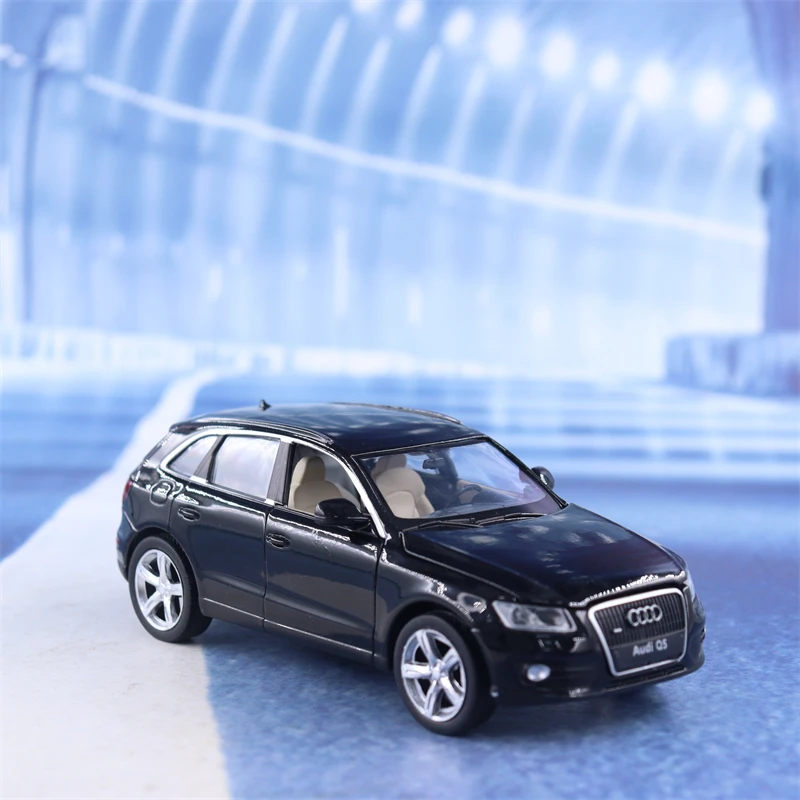 1:32 Audi Q5 High Simulation Diecast Metal Alloy Model car Sound Light Pull Back Collection Kids Toy Gifts F542