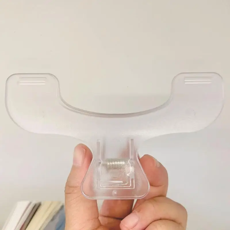 1pcs Transparent Plastic Book Clip Simple Reading Aid Fixed Book Holder Bookmarks Creative Design Practical Note Holder