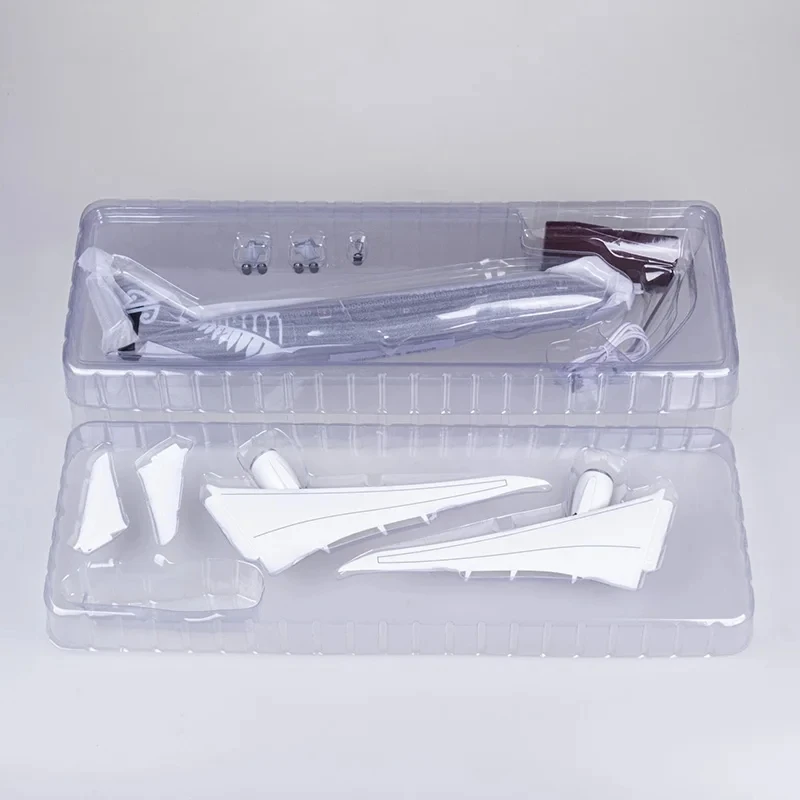 47CM 1/150 Scale Airplane B747 Cathay Pacific Airline Model W Light Landing Gears Diecast Resin Plane for Collection Gift