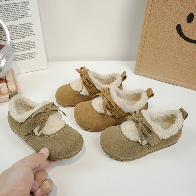 

Новая детская хлопковая обувь, зимняя классическая модная повседневная обувь с бантом для девочек, теплая детская плюшевая обувь на мягкой подошве на плоской подошве с петлей на крючках