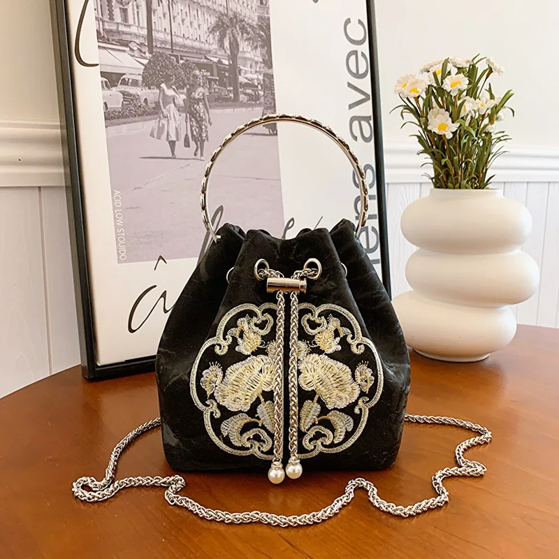 New Chinese Style Embroidered Summer Small For Women In 2024, New Fashionable Bucket Bag, High-End Single Shoulder Crossbody Bag