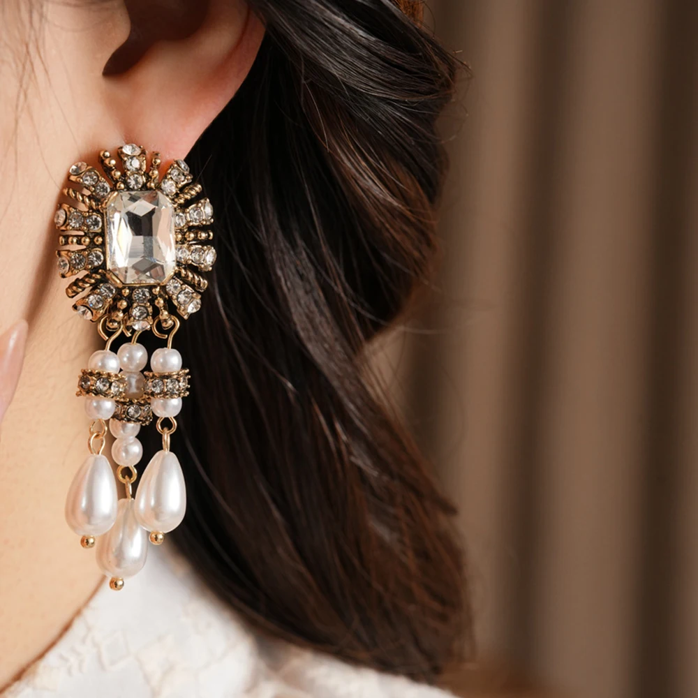 

Luxury Pearl Tassel Dangling Earrings Shiny Rhinestone Studded Trendy Personalized Woman Jewelry Vintage Accessories