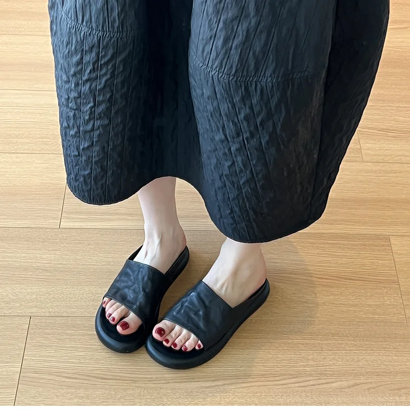 Französische Retro-Sandalen mit offenem Zehenbereich für Damen, bequem, leicht, luxuriös, Sommer, flach, weiche Sohle, dicke Plateau-Hausschuhe
