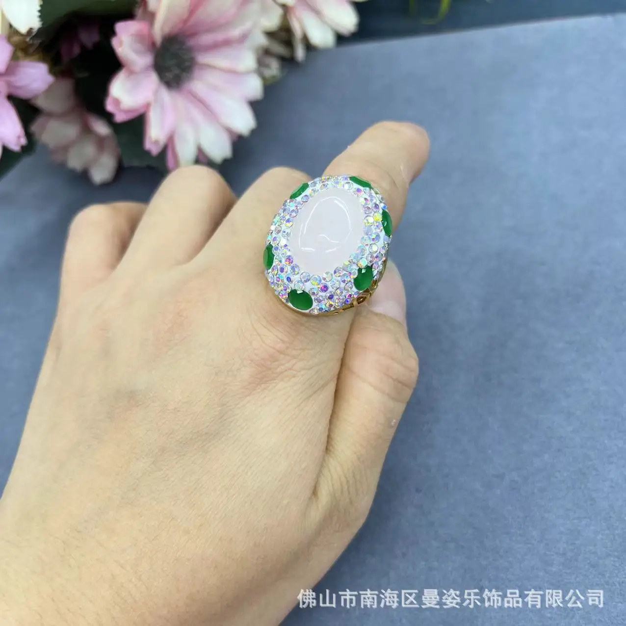 Natural raw ore powder crystal, set with emerald fashion personality handmade full ring, supply wholesale ring