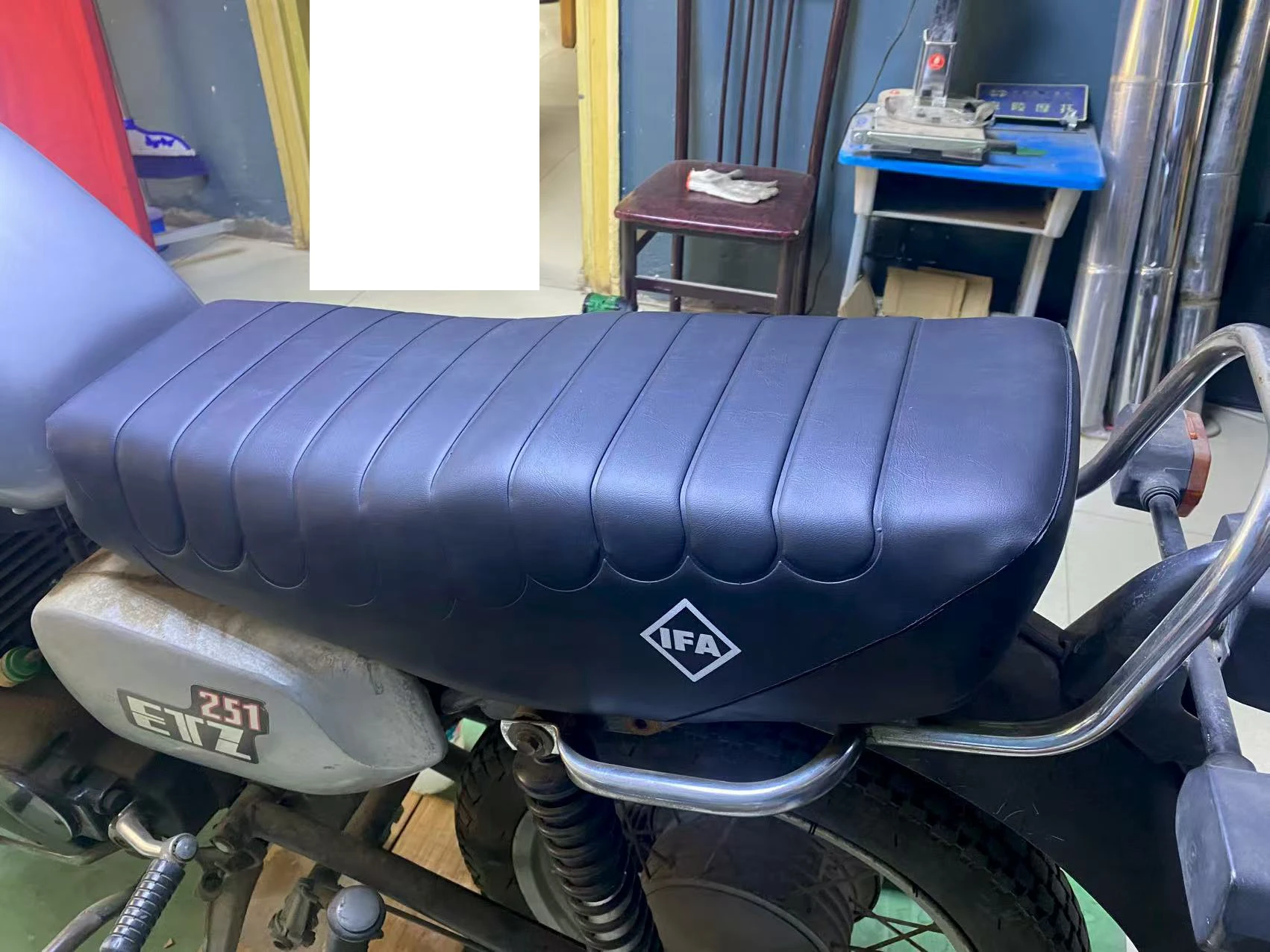 

Complete Seat Reproduction for MZ ETZ 251 Motorcycle New Condition Seats Accessories