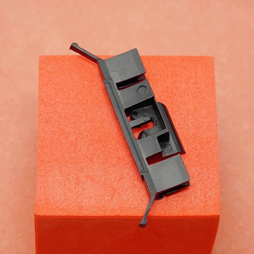 30753989 Premium Front Windshield Molding Clip For Volvo S60 V60 MK2 From 2011-2016 With Superior Quality And Easy Installation