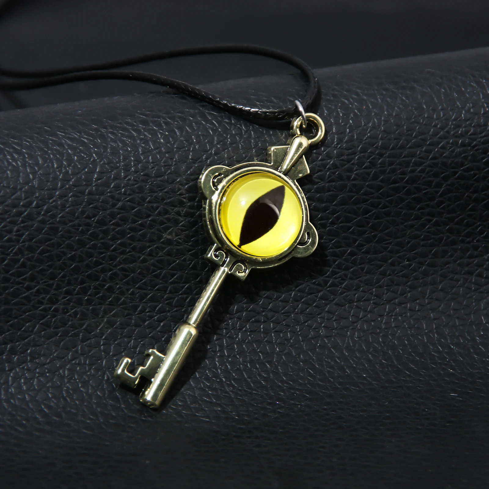 Anime The Owl House Necklace Amity Portal Key Retro Gold Color Eye Pendant Necklace for Women Men Jewelry Accessories