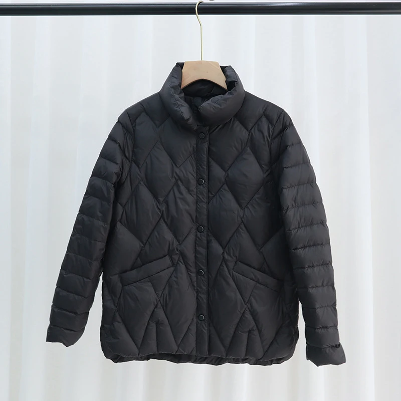 2025 Otoño e Invierno nuevos abrigos ligeros con cuello levantado chaqueta de plumón de pato blanco chaqueta de ropa corta de moda cálida para mujer