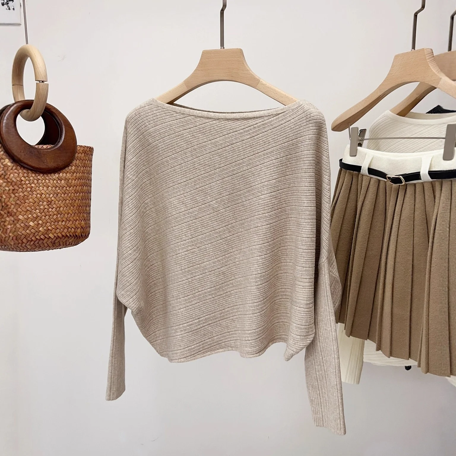 

Высококачественный женский вязаный топ на одно плечо в европейском стиле с асимметричной базой «летучая мышь» для зимних поездок на работу