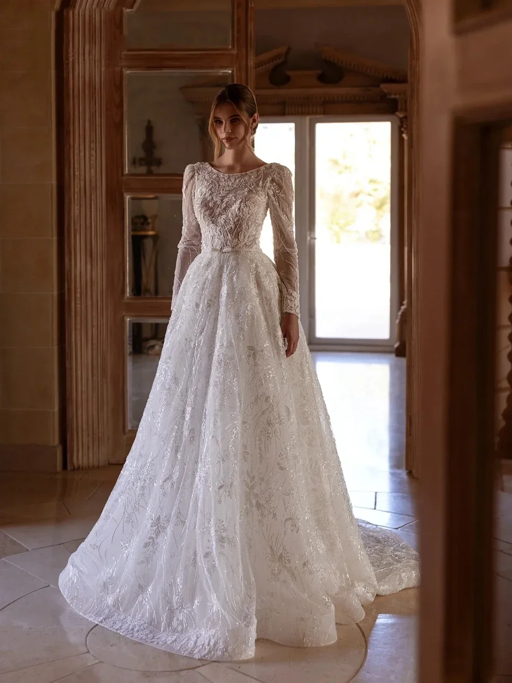 فاخر تألق ألف خط الدانتيل مطرز بريق فستان الزفاف مثير جولة الرقبة شفافة طويلة الأكمام فستان الزفاف حسب الطلب