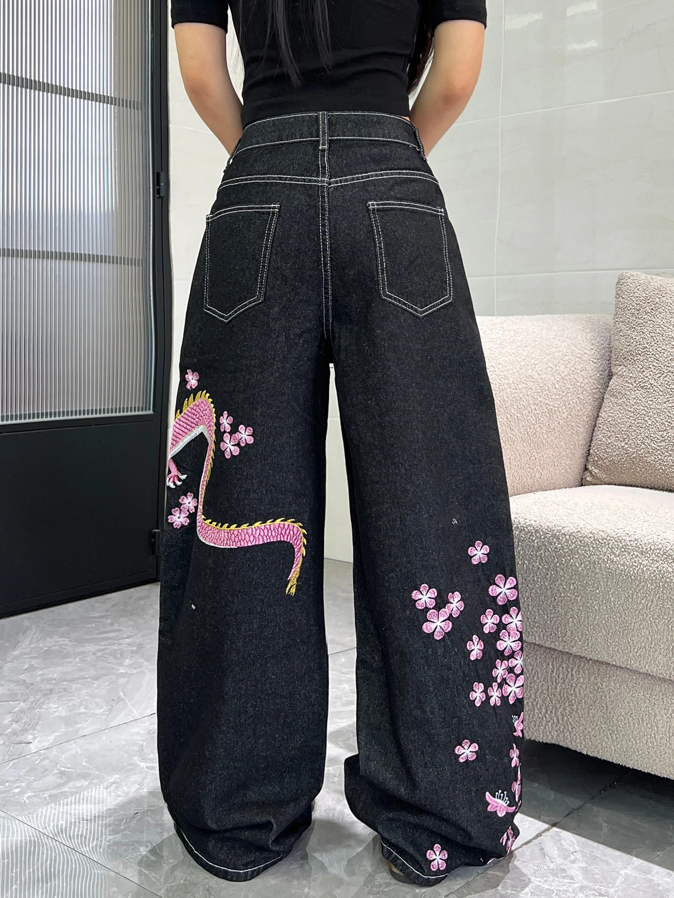 Европейские и американские джи – обзор и цена Embroidery Jeans Sakura