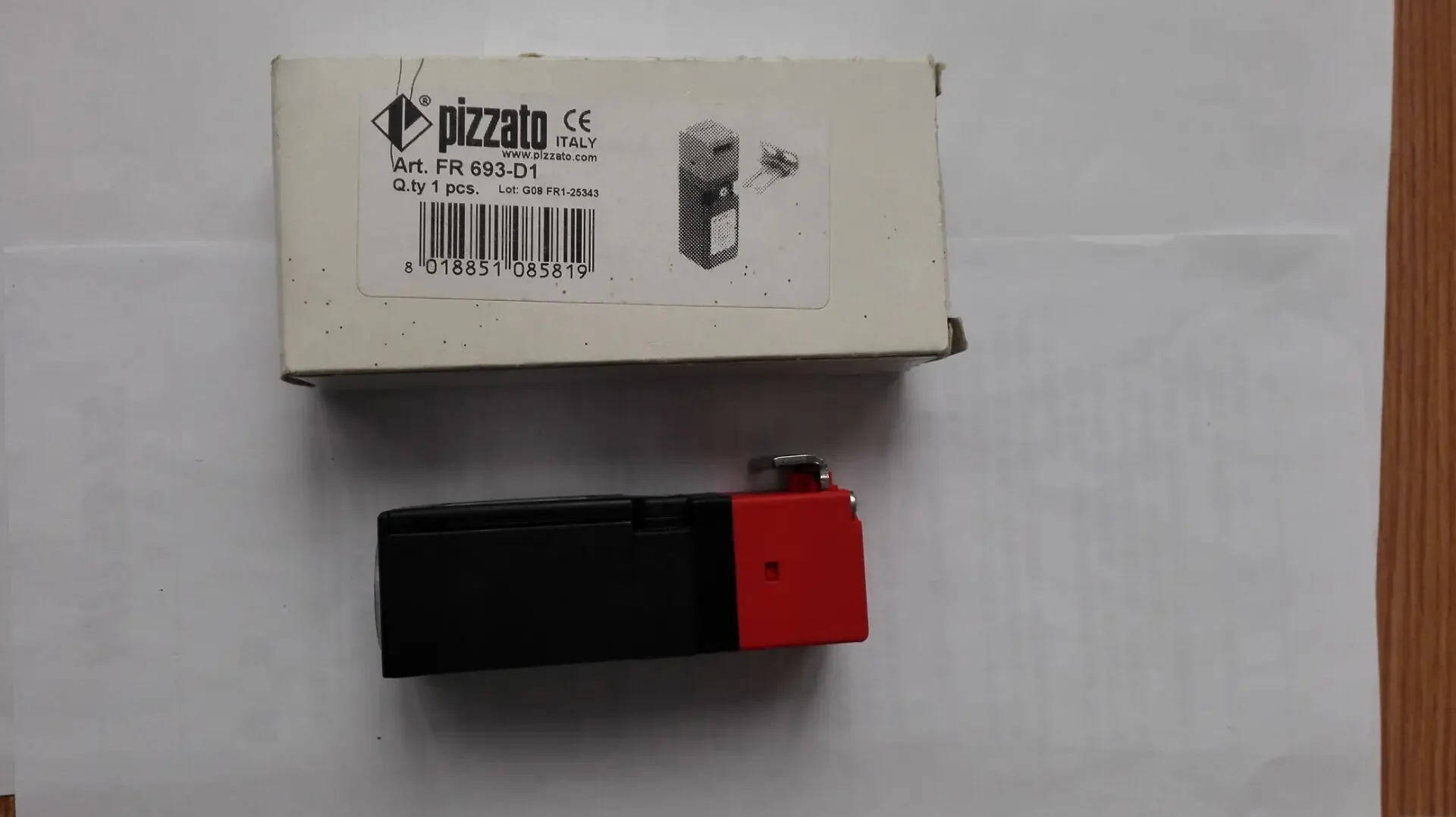 New original Pizzato restricted switch FR 693-D1