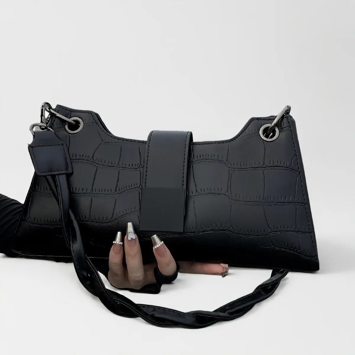 

Vintage underarm bag, niche design, high-end texture, stylish, single shoulder, black baguette bag