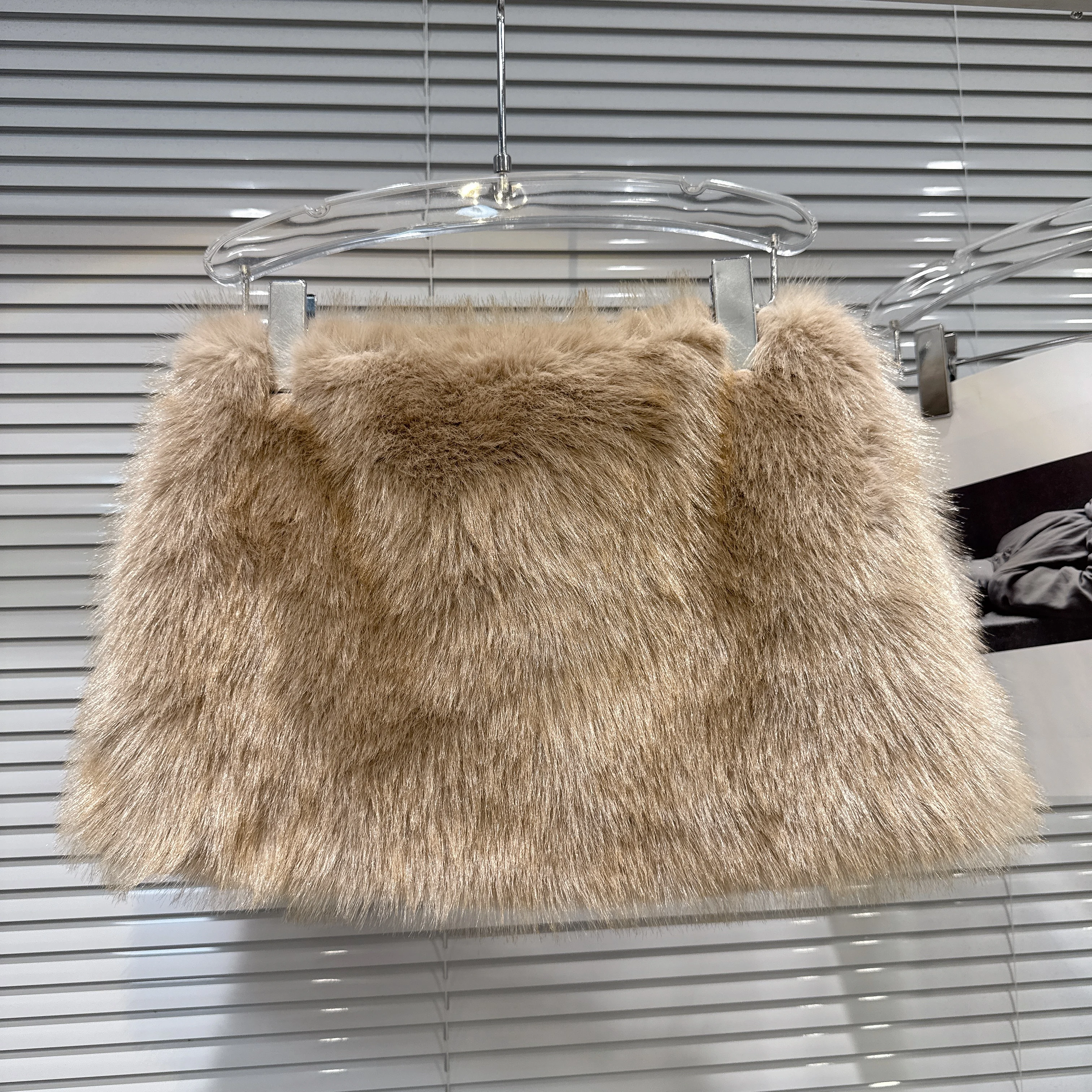 

2025 Winter New Fashionable Hot Girl Faux Fur Eco-friendly Furry Anti-Exposure Short Skirt, Warm Mini Skirt for Ladies