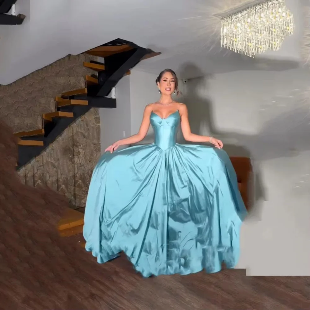 Aangepaste prachtige ruches vrouwen prom dress charmante ruches rits mouwloze vrouwen feestjurk v-hals vrouwen avondjurk