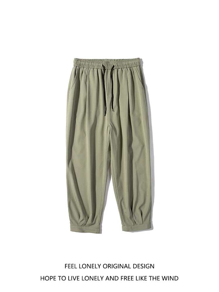 Solid basic sweatpants in summer with loose cuffs and a couple of sweatpants