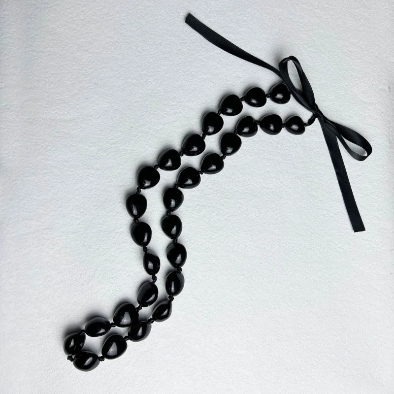Schwarze Kukui Nut Leis-Halskette für den Abschluss, Band-Fliegenverschluss, verstellbare Schlüsselbeinkette aus Acrylperlen für die High School – Detail 5