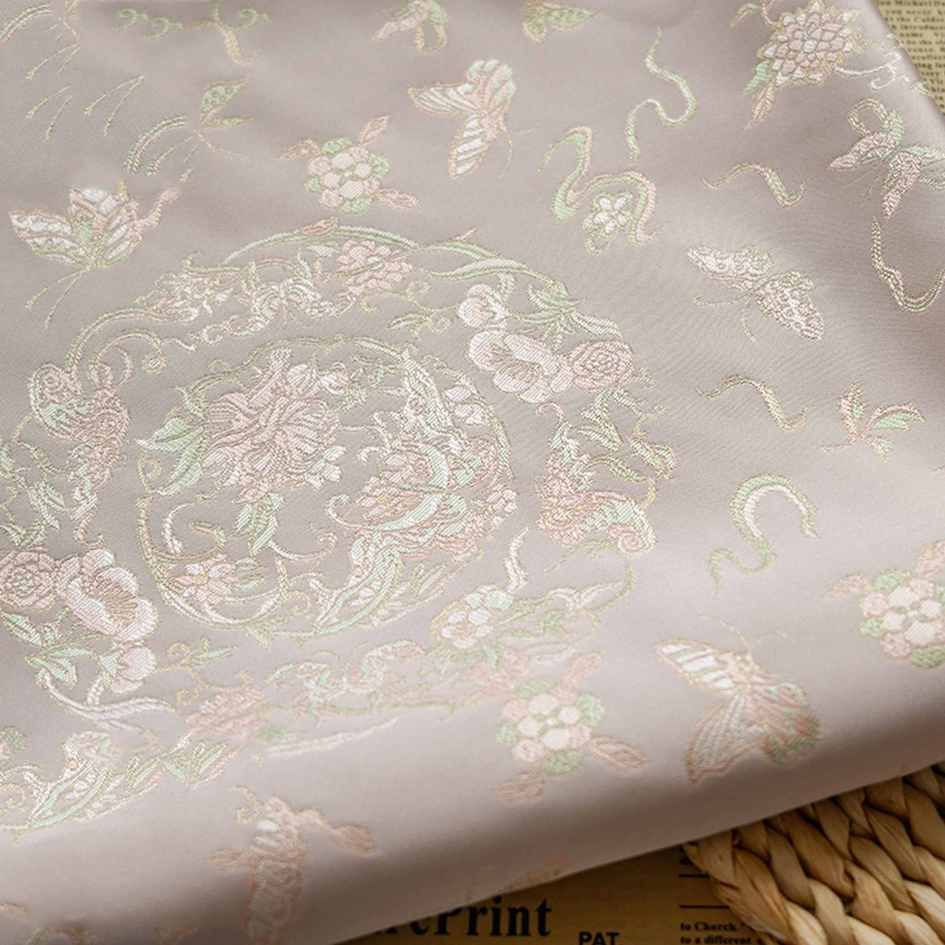 

Яркая шелковая парча в китайском стиле с бабочкой, жаккардовая ткань, простое элегантное платье, сумка для багажа, декоративная швейная ткань