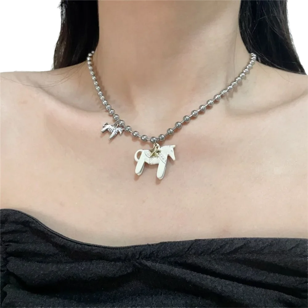 قلادة على شكل حصان لطيفة للنساء، سلسلة ترقوة عصرية وجميلة ورائعة ومتعددة الاستخدامات، مجوهرات راقية