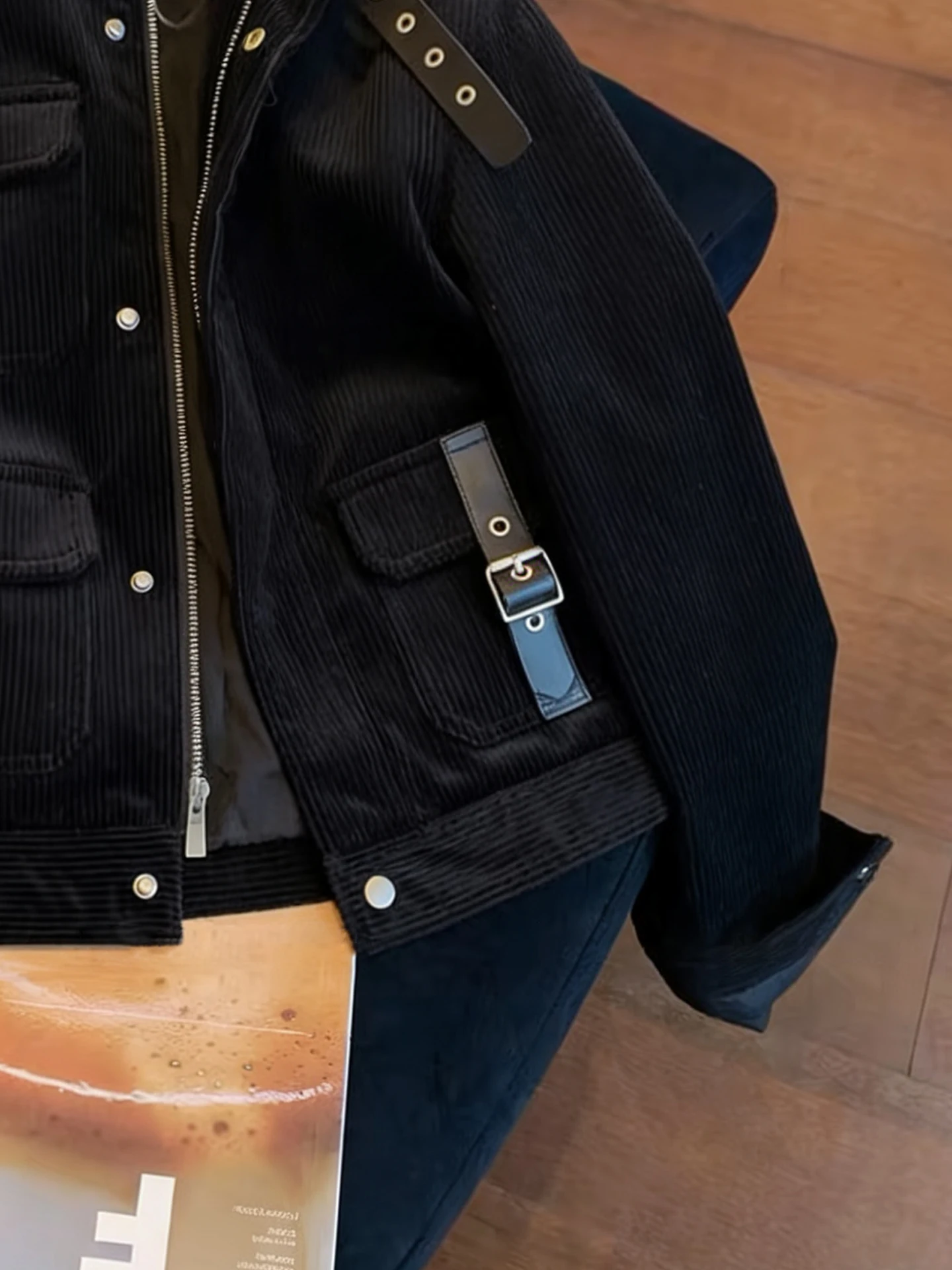 เสื้อแจ็คเก็ตคอตั้งผ้าลูกฟูกสไตล์เรโทรสุดหรู ดีไซน์ต่อผ้าแบบแพทช์เวิร์ค แนวอเมริกันหวานเท่ ใส่ได้หลากหลาย ปิดด้วยซิป เหมาะสำหรับฤดูใบไม้ผลิและฤดูใบไม้ร่วง...