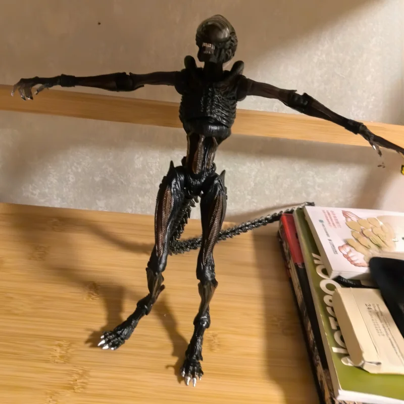 

In Stock NECA Alien Death Ship Romulus Accessories Pack Face Bug ACG Decoration Toy for Collectors Halloween gifts