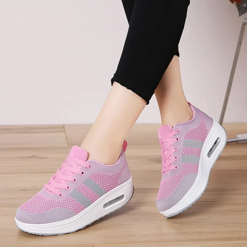 2024 Women's Shoes New Thick Sole Fashion Mom Shake Shoes Leisure Sports Running Shoes