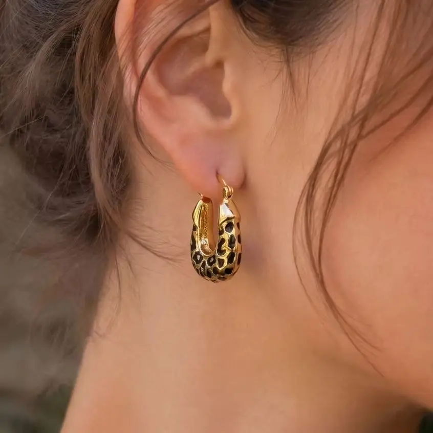 Retro-Ohrringe mit U-förmigem Design und Leopardenmuster in Braun für Damen, schlichte, goldfarbene, geometrische Ohrringe, ideal als Alltagsschmuck oder für Partys.