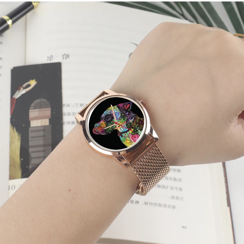 ساعة يد بتصميم كلب 45/38 ملم بمينا ذهبي وردي كوارتز للرجال والنساء مع حزام أسود ساعة فضية عالمية هدية تذكارية