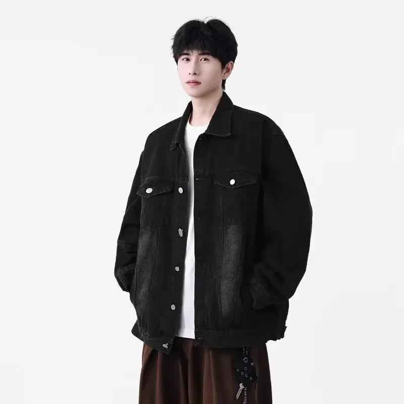 

Мужская джинсовая куртка на осень: свободный крой, простой воротник, повседневный стиль, шикарный образ, молодежный тренд, стандартная длина рукава