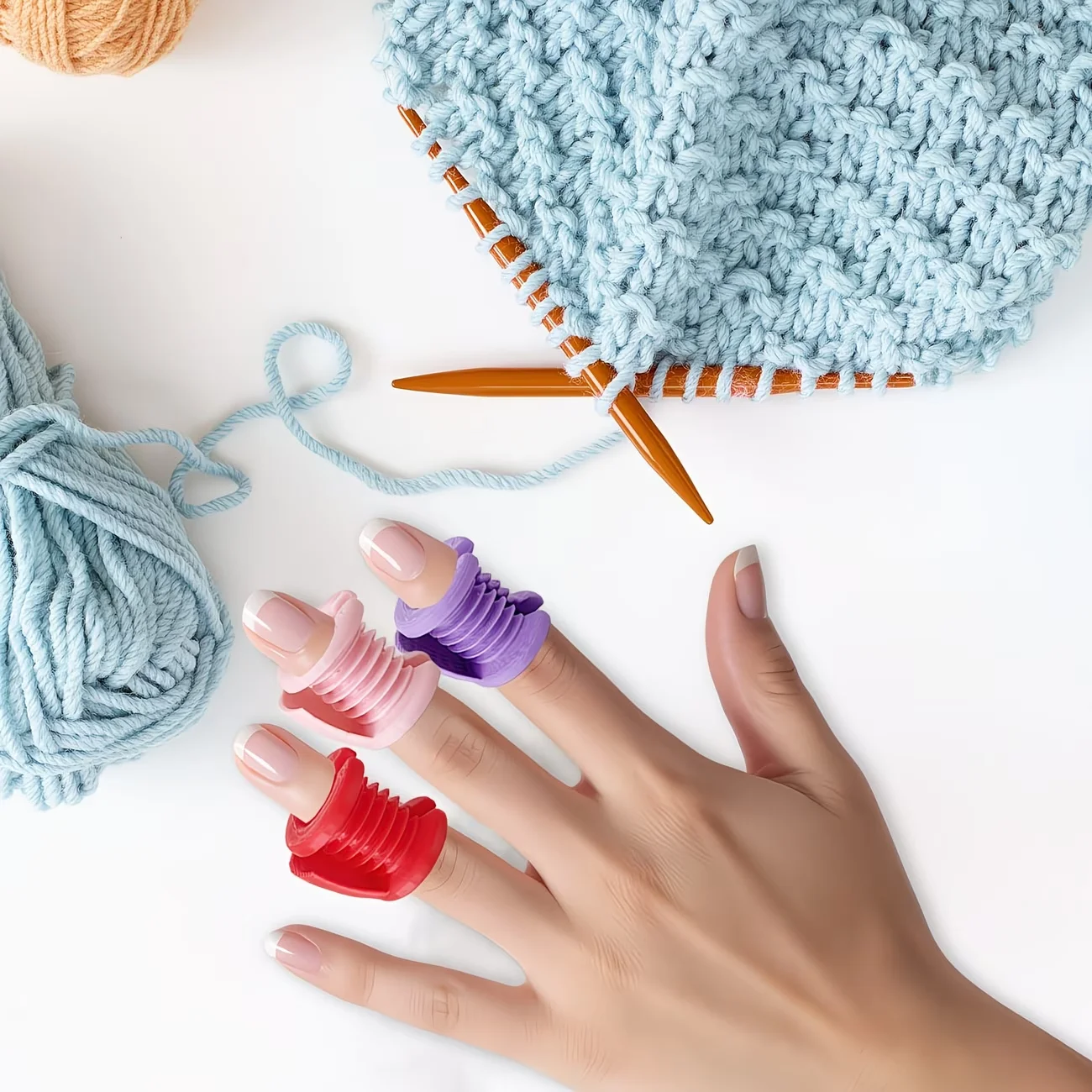 4-Piece Set of Random Color Crochet Finger Protectors, Handmade DIY Yarn Weaving Anti-Slip Finger Tools for Easy Yarn Handling and Fixing