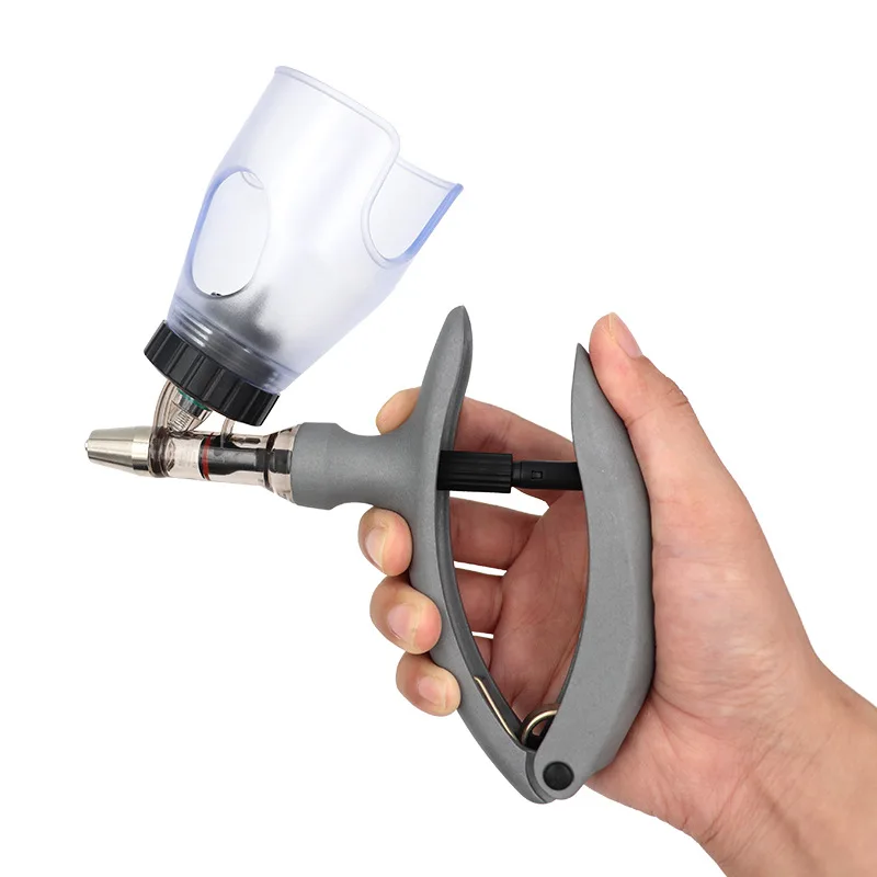 

Регулируемый шприц непрерывного действия 5 мл подходит для ветеринарных свиней, крупного рогатого скота, овец, цыплят и уток.