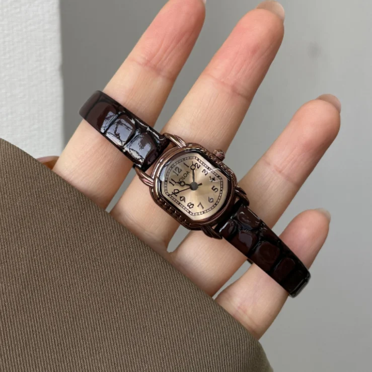 CILOA Simple Retro Small Dial Women's Quartz Watch, Dark Brown Thin Leather Strap, Elegant Ladies Wristwatch