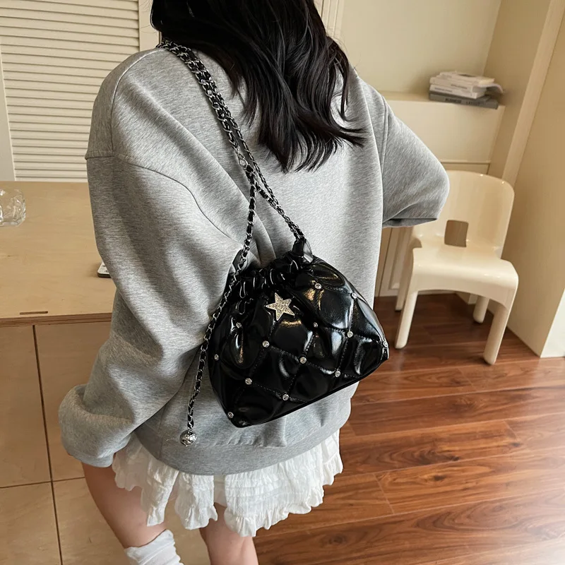 Винтажная женская сумка-мешок A/W 2025 года, многосторонняя сумка через плечо из натуральной кожи большой вместимости, шикарная рабочая сумка в стиле ретро