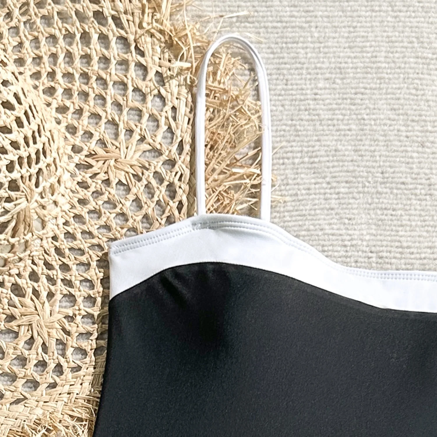 مثير أسود أبيض الكشكشة البيكينيات قطعة واحدة المرقعة المايوه داخلية ثونغ ملابس السباحة Biquini conjunto دي بيكيني Tankini