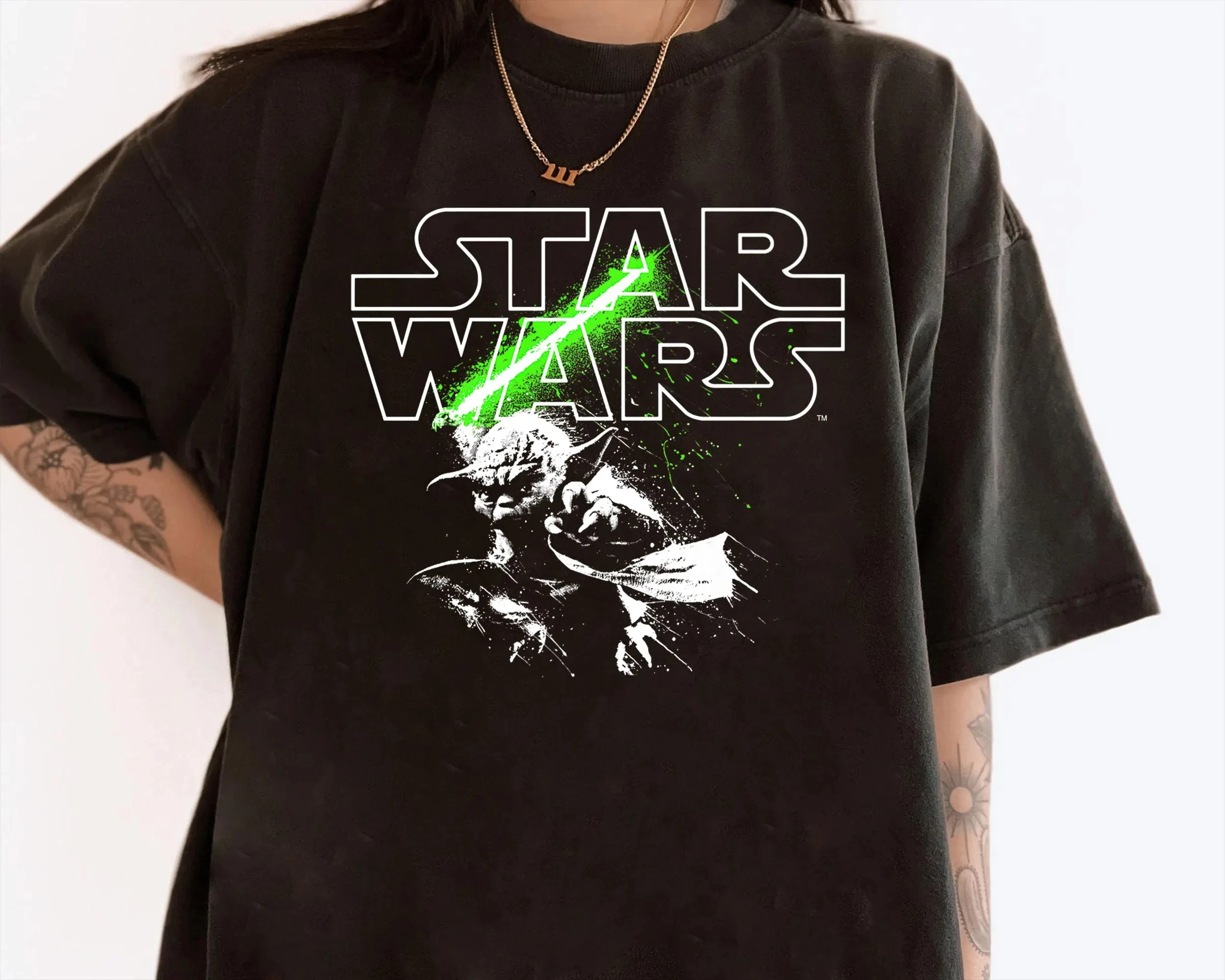 Camiseta con Logo de sable de luz de Star Wars Yoda, camiseta de regalo para seguidor de Star Wars, camiseta de Disney Star Wars, camiseta de regalo de vacaciones familiares de Disneyland
