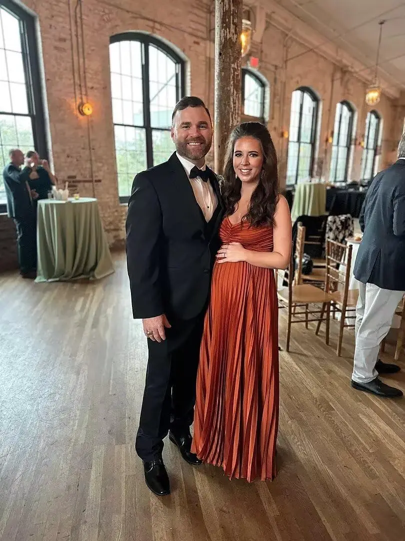 ชุดเพื่อนเจ้าสาวคอวีผ้าซาติน แต่งระบายจีบยาวแบบแม็กซี่ ชุดราตรีออกงาน ชุดราตรีงานพรอม ชุดราตรีงานเลี้ยง