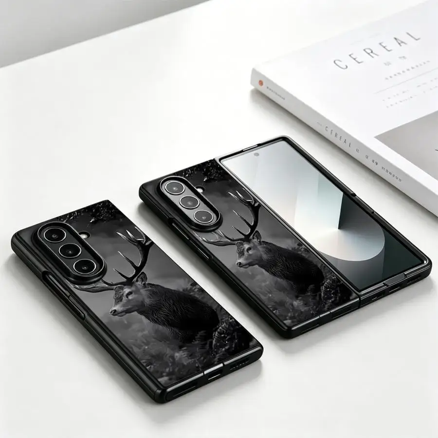 Einsamer Hirsch im Dunklen Nebel Handyhülle für Samsung Galaxy Z Fold 8 Ultra Z Fold 7 6 5 4 3 ZFold6 ZFold4 ZFold5 ZFold7