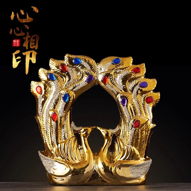 

European-style Heart-to-Heart Peacock Gold-plated Creative Wealth Attraction Home Decor Office Opening Gift