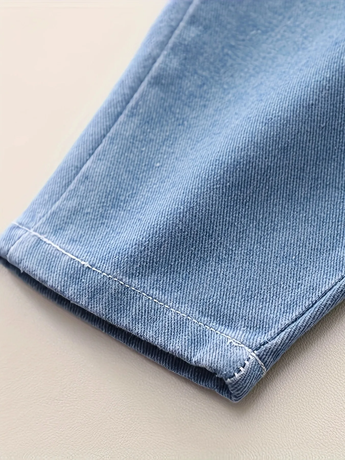 2-teiliges Kleinkind-Outfit mit Cartoon-Krokodildruck, Farbblock-Sweatshirt, elastische Jeanshose mit Bündchen, für Kinder, Frühling, Freizeitkleidung, Set – Detail 6