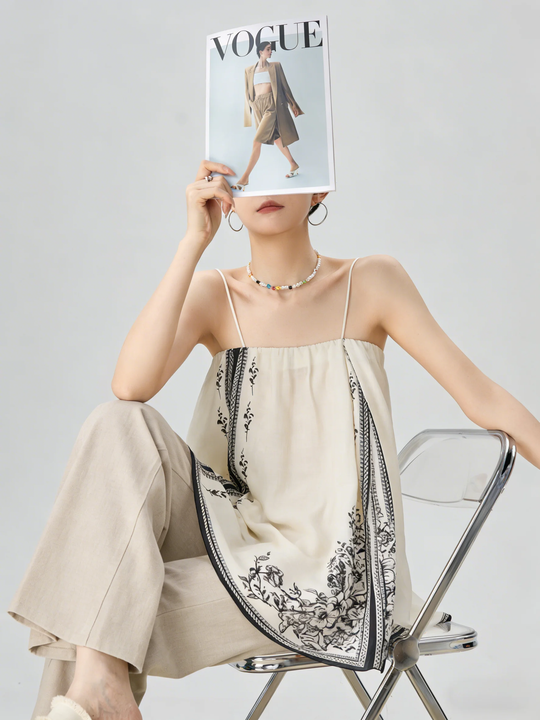 

Белый топ с цветочным принтом, тонкими бретелями и уникальным красивым дизайном с завязками на шее, летняя верхняя одежда для женщин, повседневная, для поездок на работу, размер S