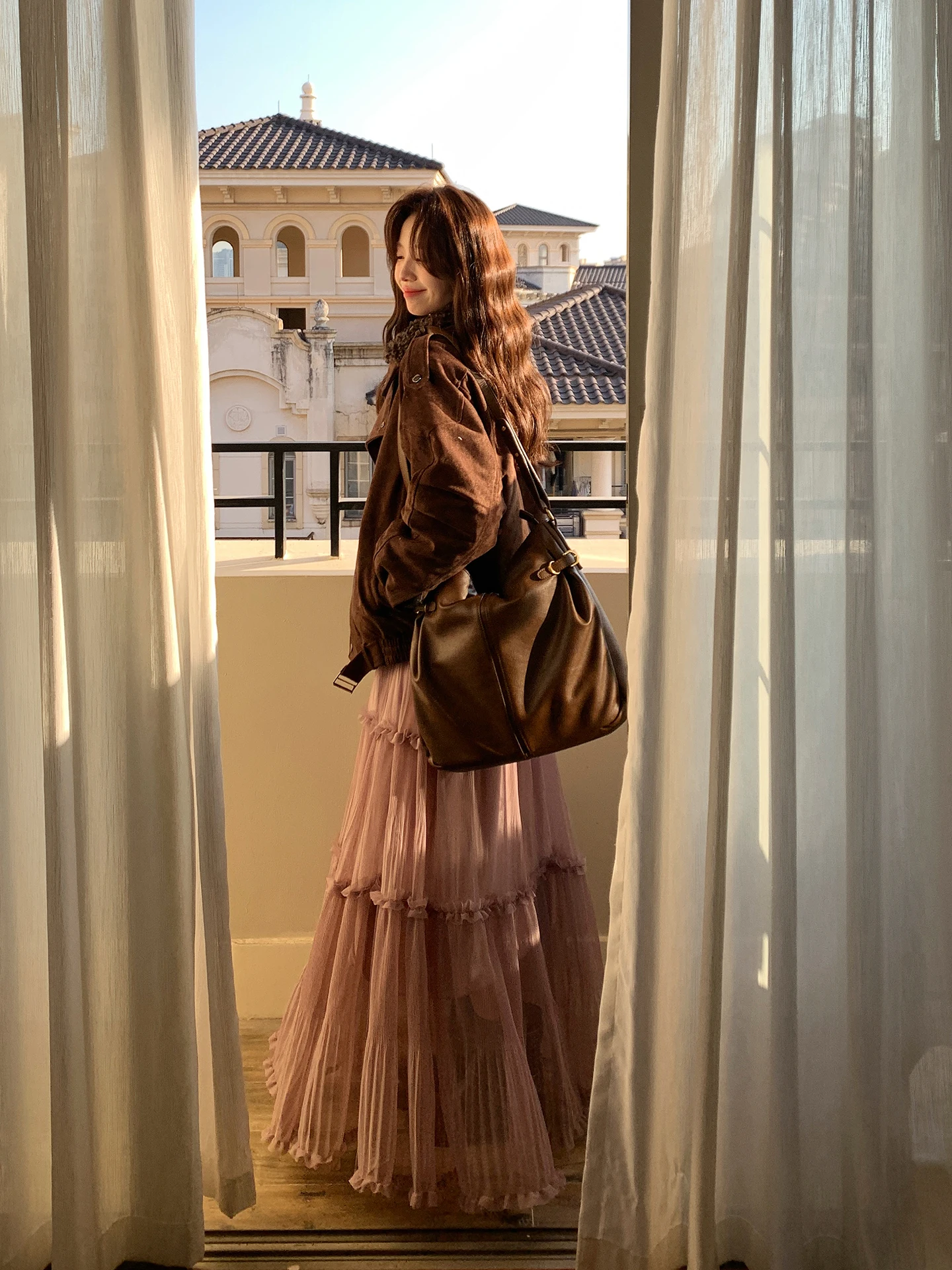 Spódnica z wysokim stanem, modelująca sylwetkę, pastelowy róż lotosowy, koreański styl, uniwersalna, jesienno-zimowa, elegancki kwiatowy wzór, włókno poliestrowe.