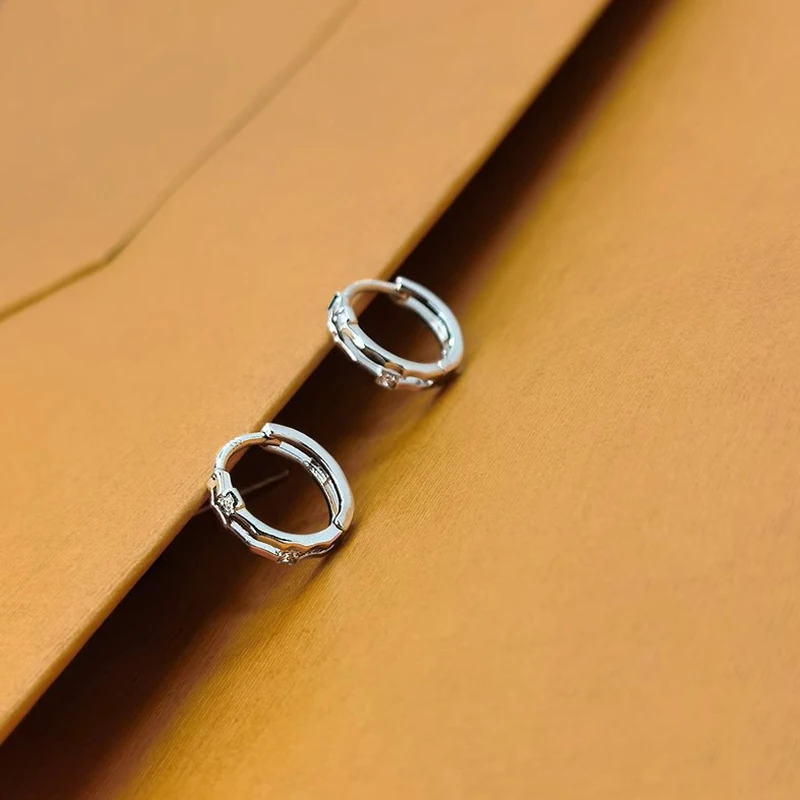 女性と男性のためのシンプルな小さなフープイヤリング、光沢のあるジルコニア、丸い円の骨、ピアスジュエリー、ファッション、1ペア