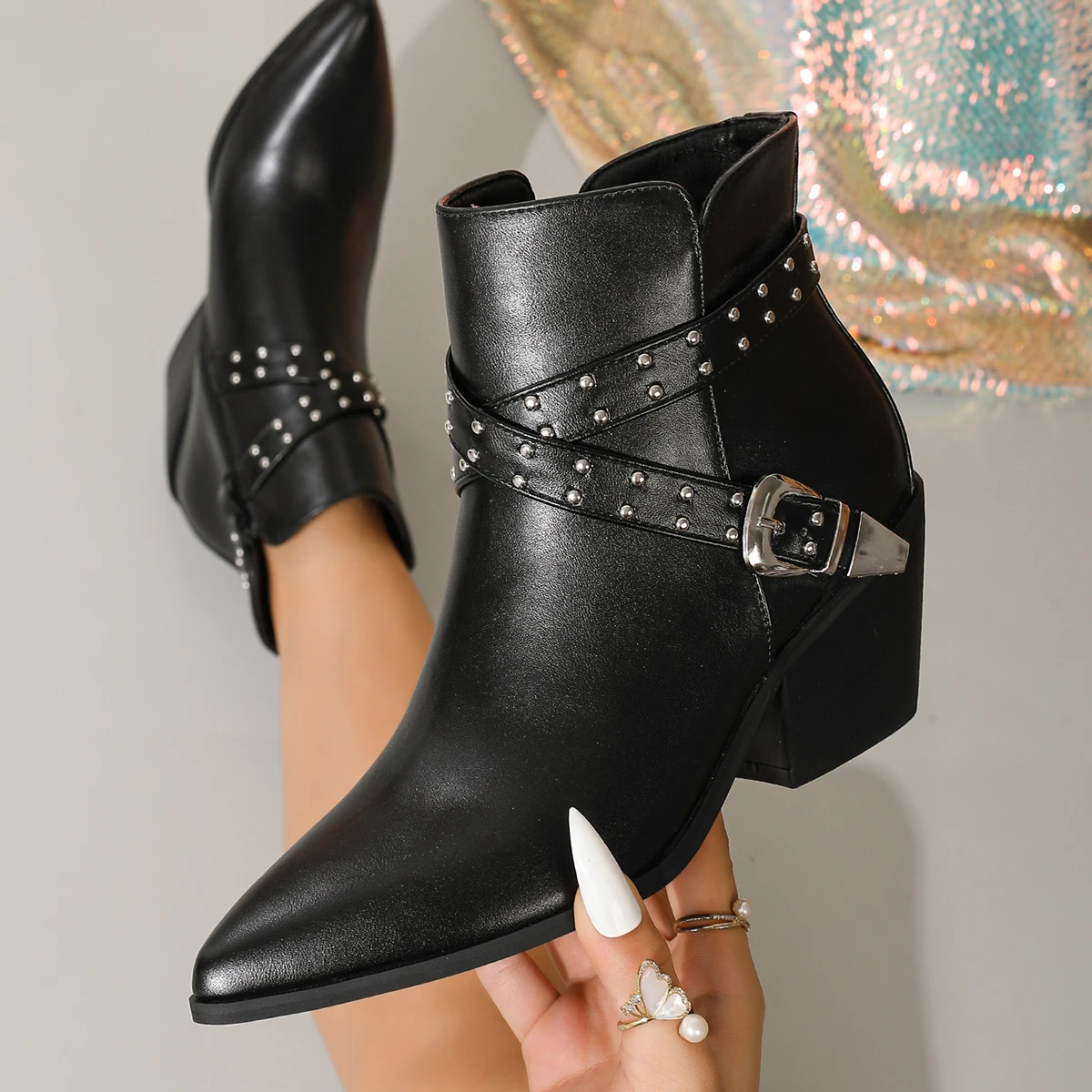 

Короткие женские ботинки на толстом высоком каблуке с острым носком на осень-зиму 202, новые заклепки, перекрестная пряжка, повседневные удобные женские ботинки