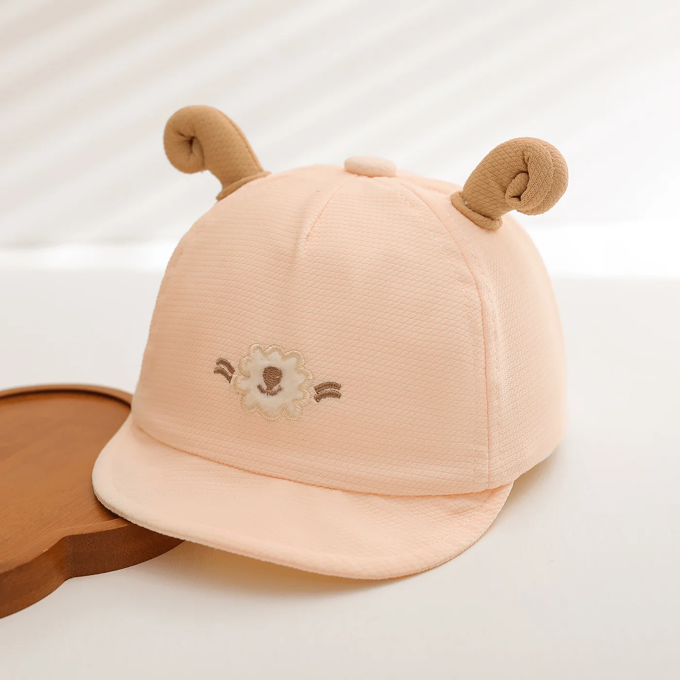 Spiral sheep horn cloud small lamb embroidery baseball cap suitable for both men and women, great for daily outings with kids.