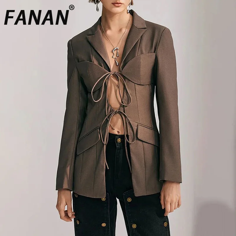 FANAN Solide Aushöhlen Verstärktes Spitze Up Blazer Für Frauen Kerb Kragen Langarm Patchwork Tasche Chic Blazer Weibliche 2025, Neue