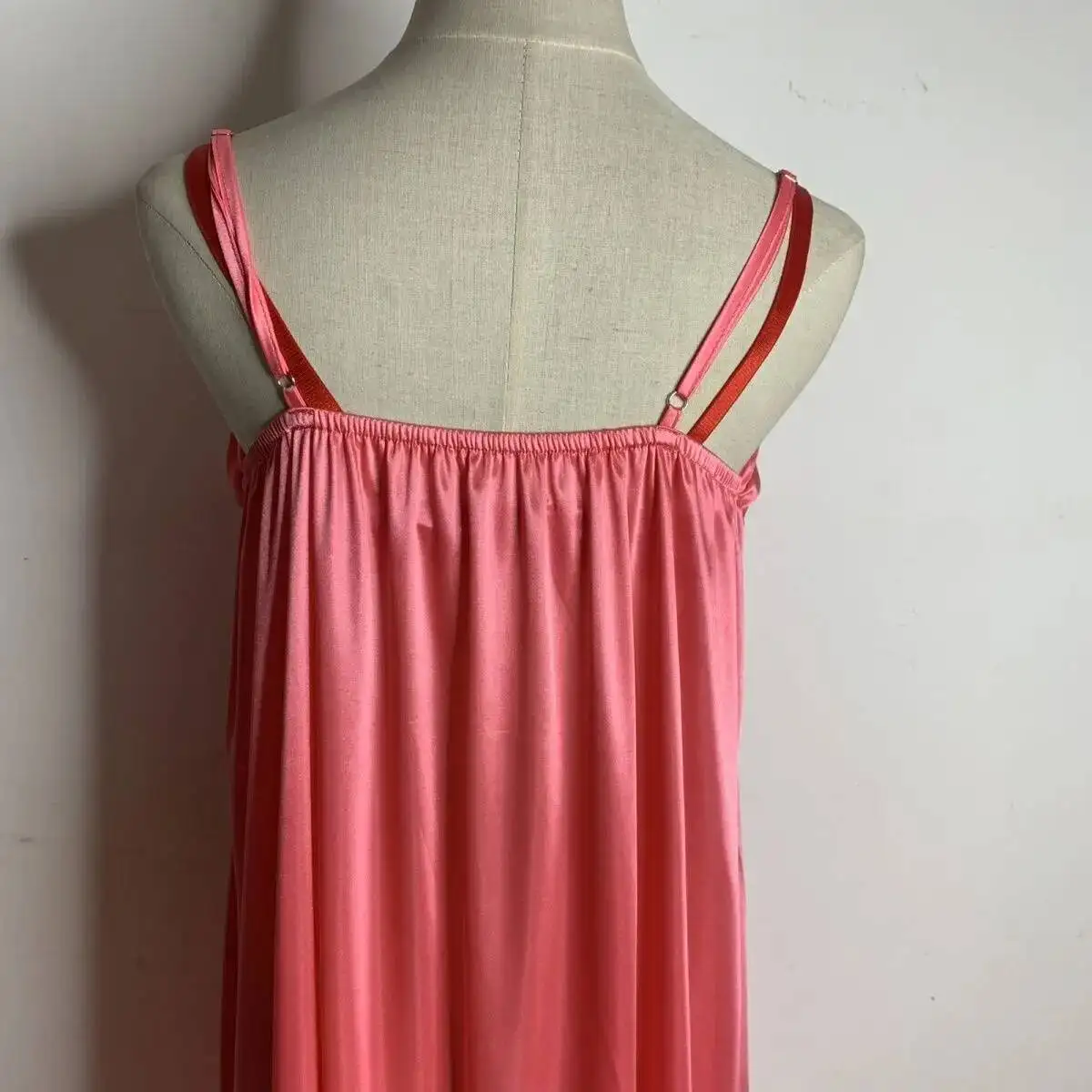 40-70kg 광택 있는 핑크 여성용 새틴 루즈 맥시 드레스 민소매 플러스 사이즈 섹시한 슬리핑 로브