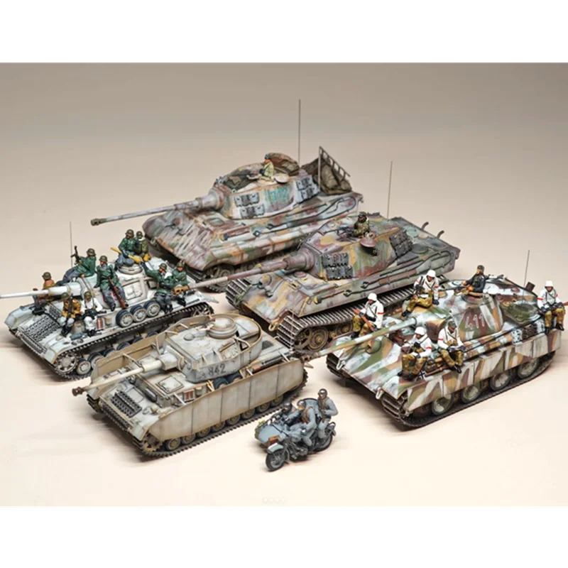 

1:72 Scale Model 5Pcs German Winter Armored Vehicle Group Consisting of 5 Soldiers Action Figure Toys Scene Accessory Collection