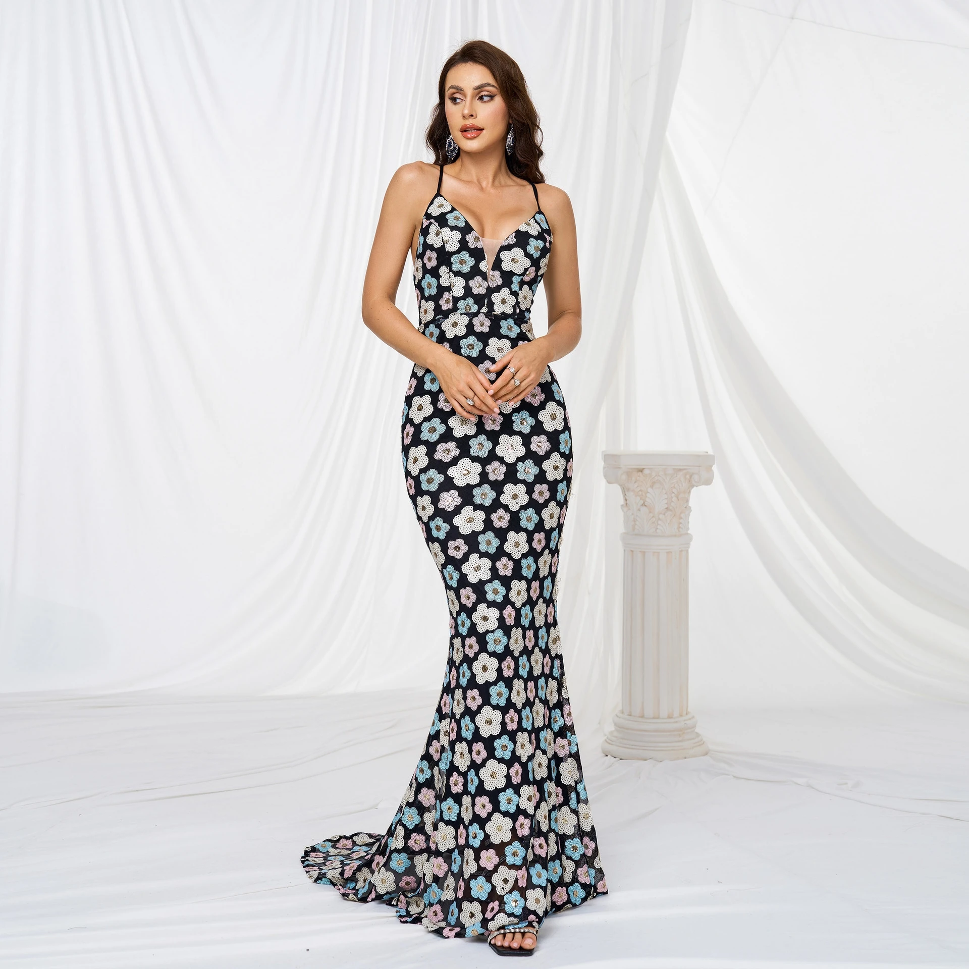 패셔너블한 롱 이브닝 드레스 자수 장식 대형 사이즈 여성 의류 윈드 세레모니 크로스바디 드레스